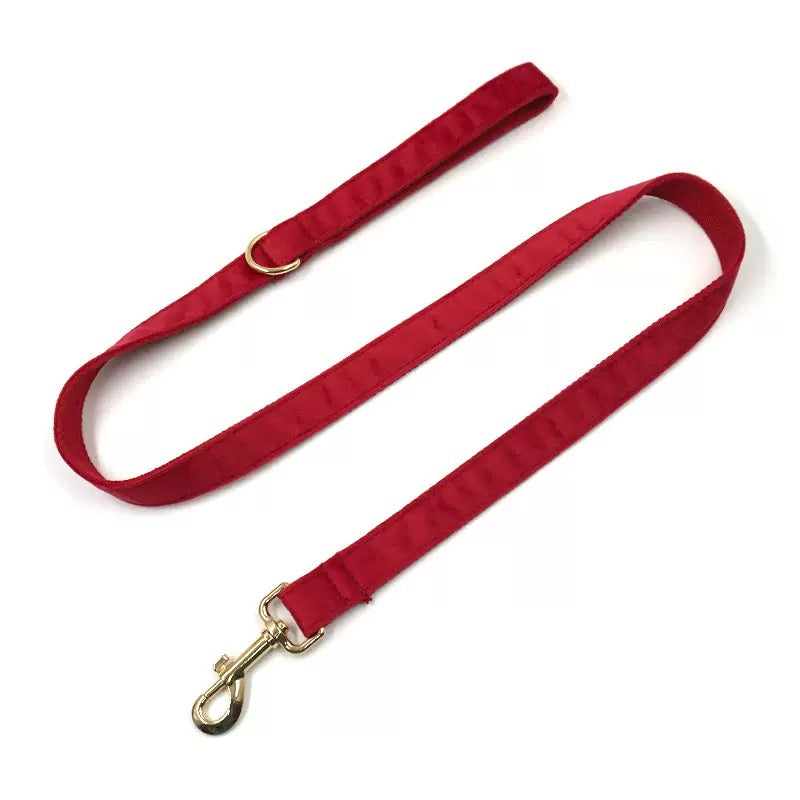 宠物柔软天鹅绒牵引绳 深酒红色织带，金色D扣与调节环
